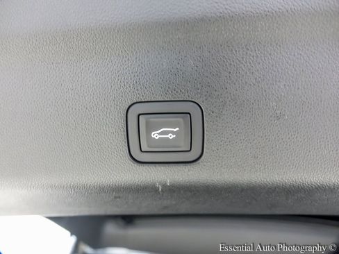 Certified 2024 Chevrolet Tahoe High Country w/ Advanced Technology Package image 25