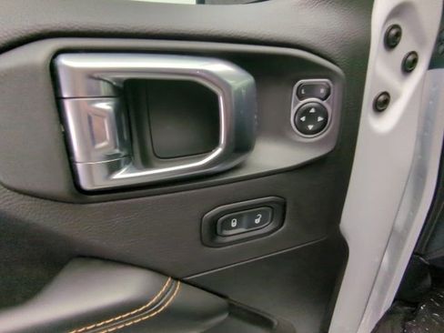 Used 2024 Jeep Wrangler Unlimited Sahara AWD/4WD image 11
