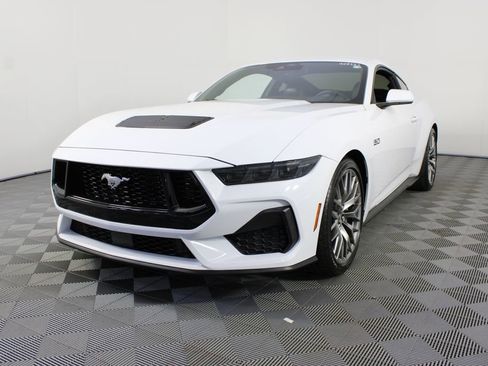 Used 2025 Ford Mustang GT Premium RWD image 19