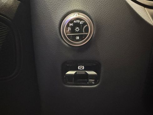 Certified 2025 Mercedes-Benz GLC 300 image 20