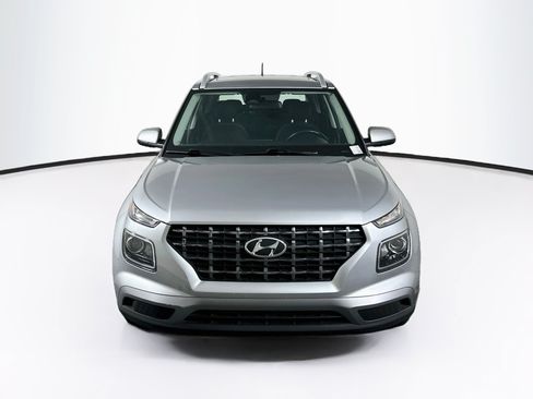Used 2025 Hyundai Venue SEL FWD image 2
