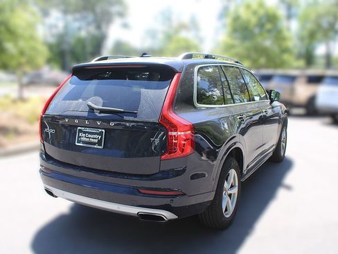 Used 2017 Volvo XC90 T5 Momentum w/ Vision Package FWD image 12