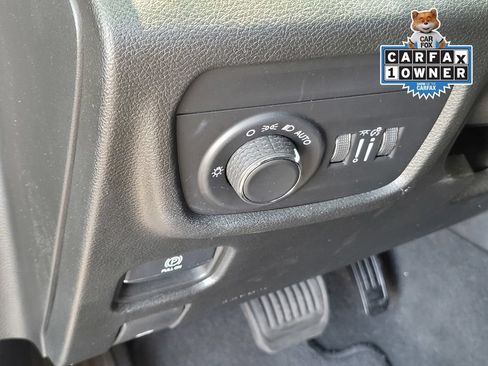 Used 2023 Jeep Grand Cherokee Laredo w/ Luxury Tech Group I AWD/4WD image 17
