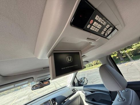 Used 2016 Honda Pilot Touring image 15