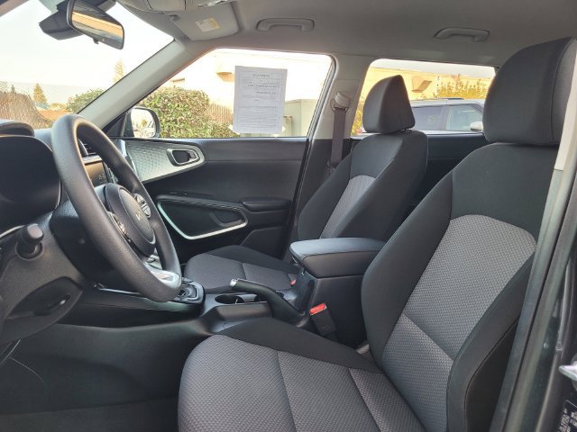 Certified 2025 Kia Soul LX w/ LX Technology Package FWD image 13