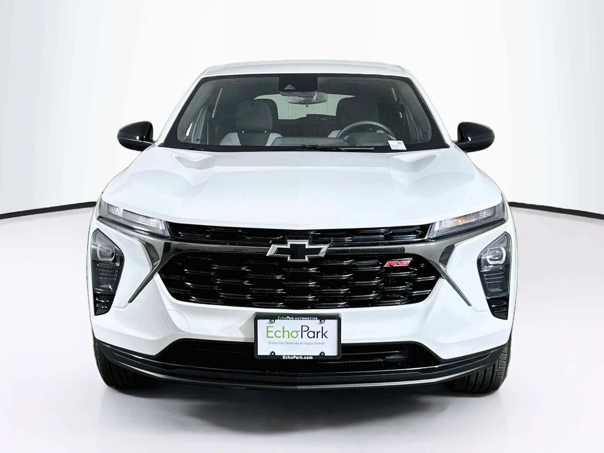 Used 2025 Chevrolet Trax RS w/ Driver Confidence Package FWD image 2