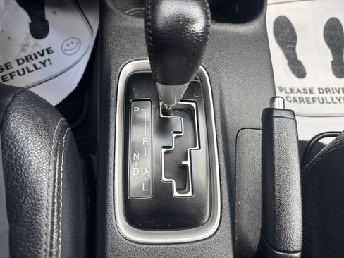 Used 2016 Mitsubishi Outlander SE image 27