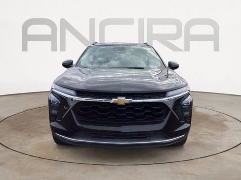 Used 2025 Chevrolet Trax LT image 8