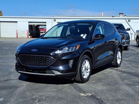 Used 2021 Ford Escape SE image 2