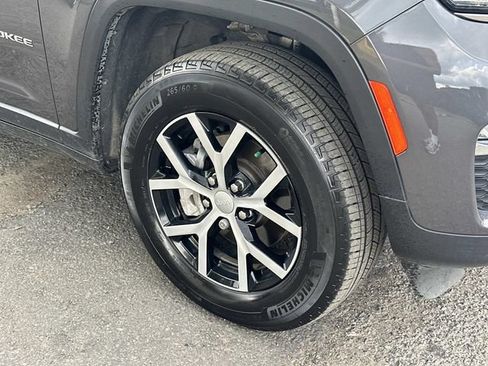 Used 2023 Jeep Grand Cherokee Limited AWD/4WD image 8