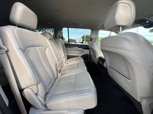 Used 2024 Jeep Wagoneer L Series III w/ Flexible Seating Group AWD/4WD image 10
