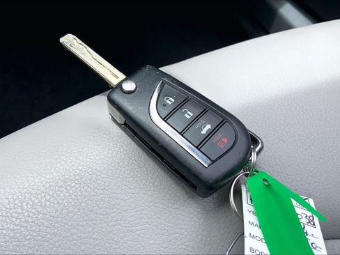 Used 2024 Toyota Camry SE FWD image 14