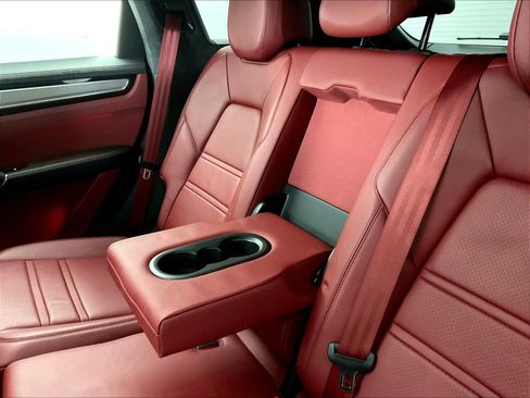 Used 2022 Porsche Cayenne Turbo AWD/4WD image 35