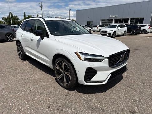 Used 2023 Volvo XC60 B6 Ultimate w/ Protection Package Premier AWD/4WD image 3
