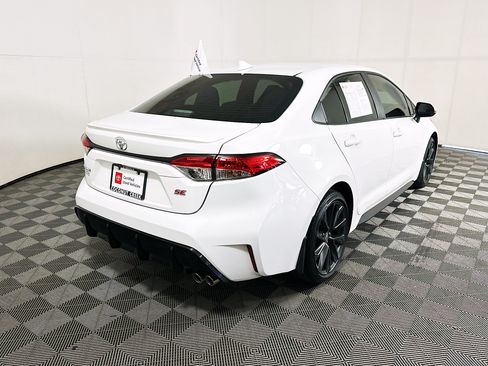 Used 2024 Toyota Corolla SE FWD image 3