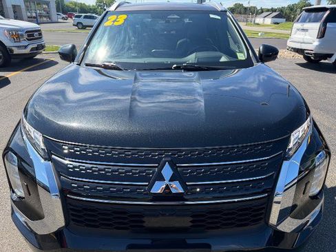 Used 2023 Mitsubishi Outlander AWD image 5