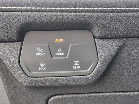 New 2026 Volkswagen Atlas SE image 17