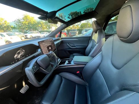 Used 2023 Tesla Model X Plaid image 5