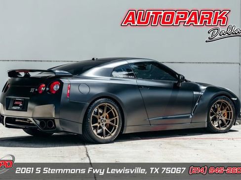 Used 2010 Nissan GT-R Premium AWD/4WD image 1