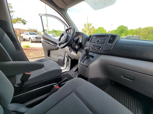 Used 2015 Nissan NV200 S FWD image 41