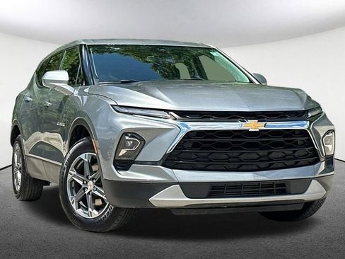 Used 2025 Chevrolet Blazer LT AWD/4WD image 2