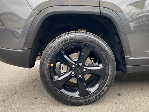 New 2025 Jeep Grand Cherokee Altitude image 19