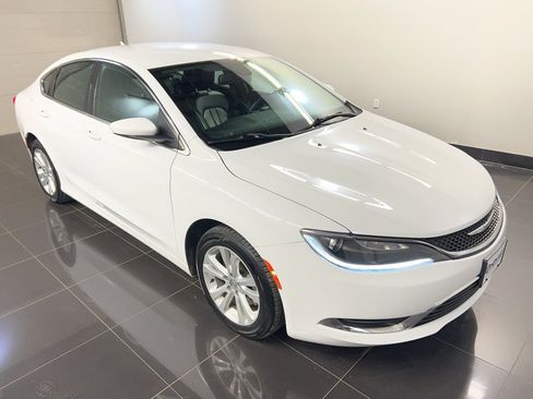 Used 2017 Chrysler 200 Limited Platinum image 1