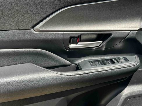 Certified 2025 Toyota Grand Highlander AWD image 16
