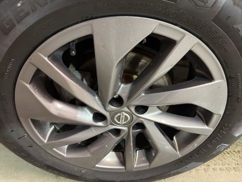 Used 2016 Nissan Rogue SL w/ SL Premium Package image 34