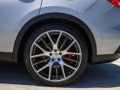Used 2017 Maserati Levante S AWD/4WD image 13