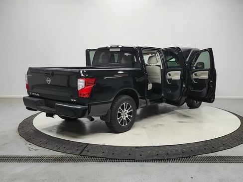 Used 2020 Nissan Titan SV w/ SV Convenience Package RWD image 15