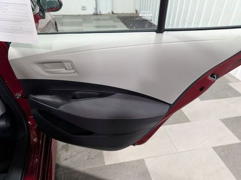 Used 2025 Toyota Corolla LE image 24