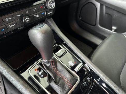 Used 2025 Jeep Compass Trailhawk image 24