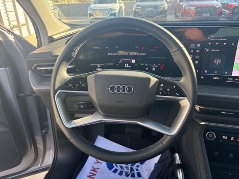 Used 2025 Audi Q5 Premium w/ Convenience Package image 21