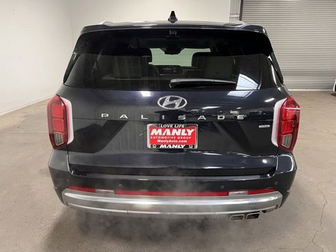 Used 2023 Hyundai Palisade Calligraphy image 4