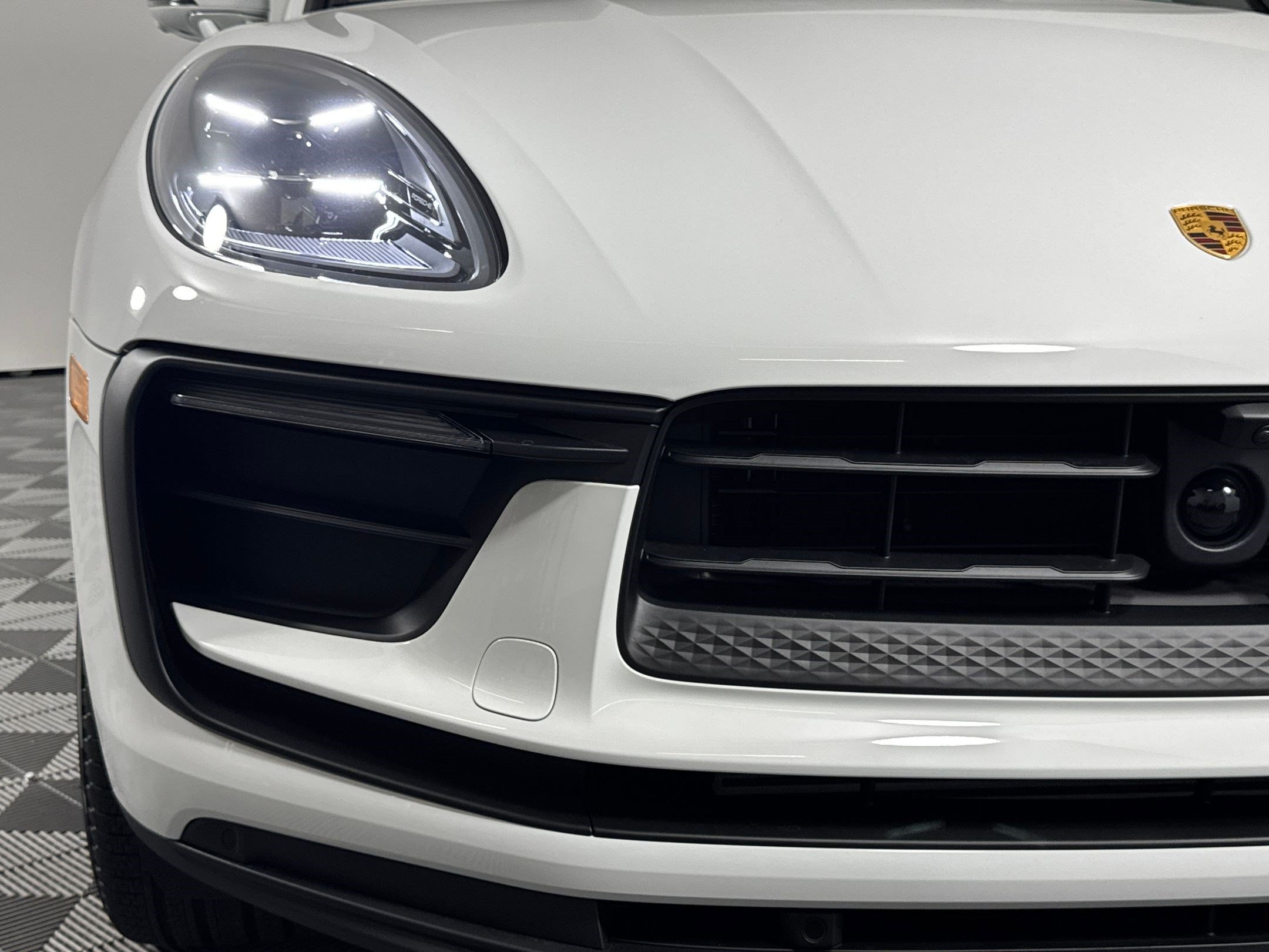 Certified 2026 Porsche Macan AWD/4WD image 12