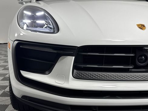 Certified 2026 Porsche Macan AWD/4WD image 12