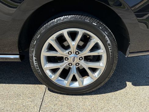 Used 2019 Ford Expedition Platinum RWD image 19