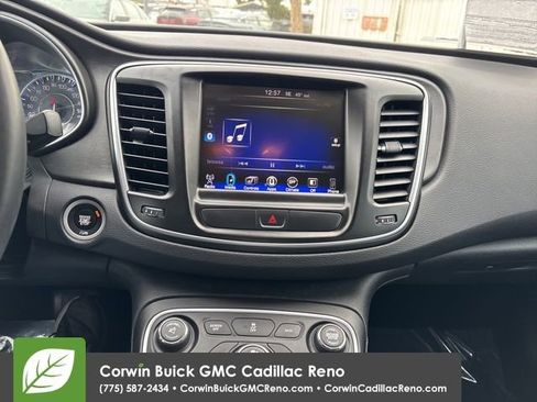 Used 2017 Chrysler 200 Limited Platinum w/ Comfort & Convenience Group image 17