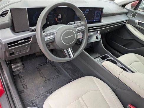 Used 2025 Hyundai Sonata SEL FWD image 10