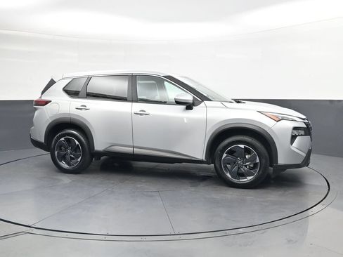 Used 2024 Nissan Rogue SV AWD/4WD image 4