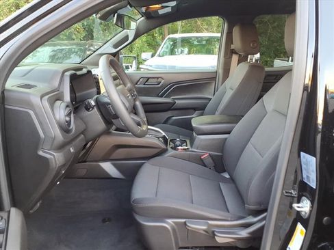 Used 2025 Chevrolet Colorado Trail Boss AWD/4WD image 11