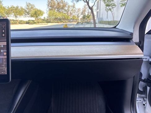 Used 2021 Tesla Model 3 Standard Range Plus RWD image 16