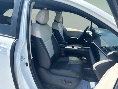Used 2026 Toyota Sienna Platinum AWD/4WD image 29