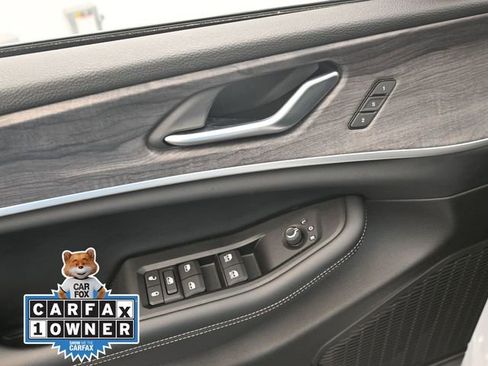 Used 2024 Jeep Grand Cherokee L Limited w/ Luxury Tech Group II AWD/4WD image 14