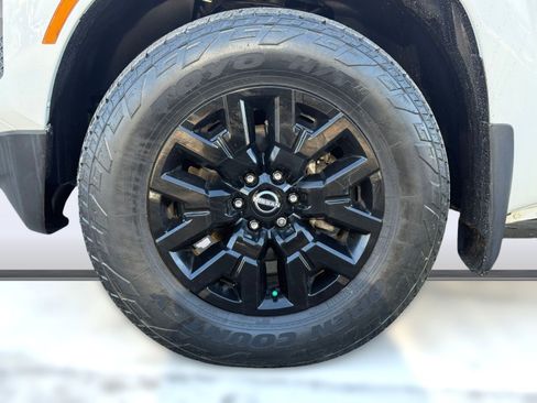 Used 2022 Nissan Frontier SV image 11