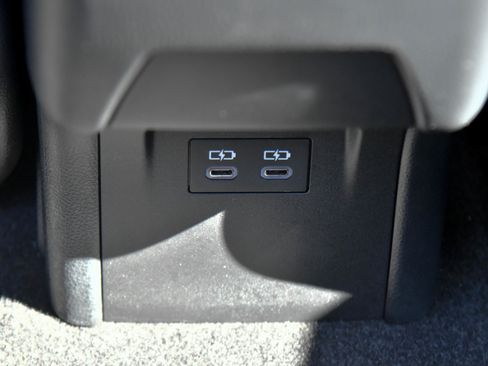 Used 2025 Toyota Prius LE image 38