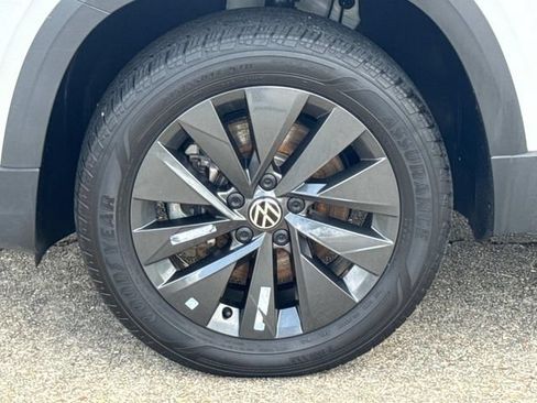 Used 2024 Volkswagen Taos S FWD image 4