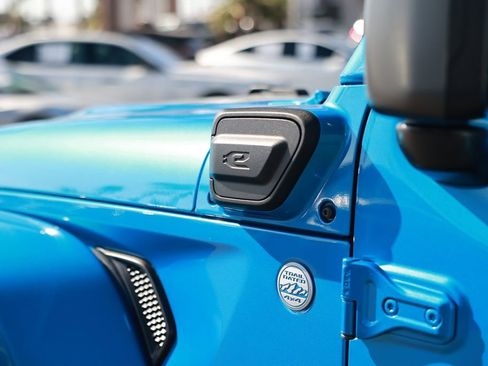 Used 2023 Jeep Wrangler Unlimited Sahara AWD/4WD image 16