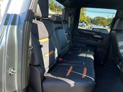 Used 2024 GMC Sierra 2500 AT4 image 18